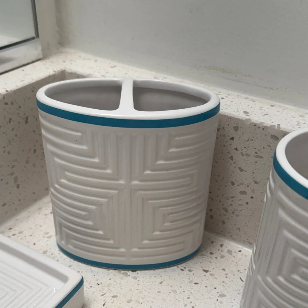 ⚜️ Jonathan Adler White and Blue Bath Accessory Set